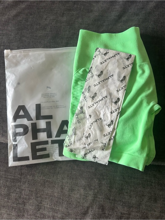 Alphalete Pants - Alphalete Contour Mid Rise Shorts - Aurora